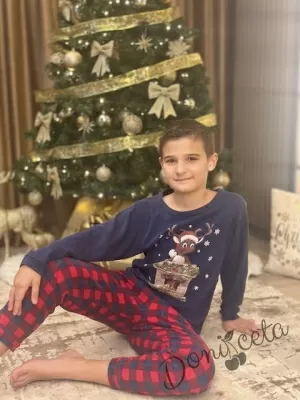 Детска, дамска и мъжка пижама в синьо с каре и еленче отпред