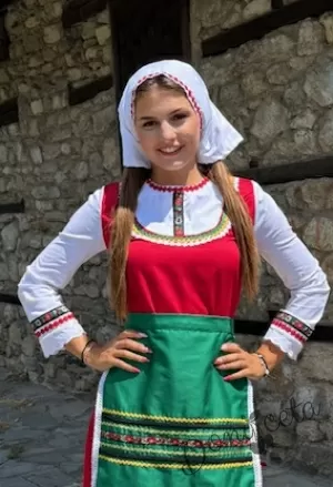 Забрадка кърпа за коса в бяло с цветя в червено към народна носия2