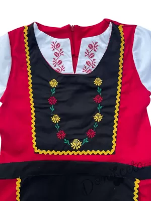 Народна носия за момиче 51 - сукман в червено, с престилка в черно с фолклорни/етно мотиви, с дълъг ръкав 2