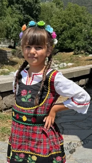 Дамска или детска народна носия за момиче 60 - сукман с каре в червено, колан в черно с фолклорни/етно мотиви и 3/4 ръкав1