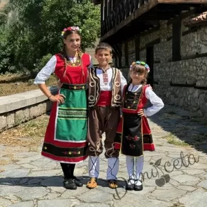 Дамска или детска народна носия 79-сукман в червено, колан и престилка в зелено с фолклорни/етно мотиви 