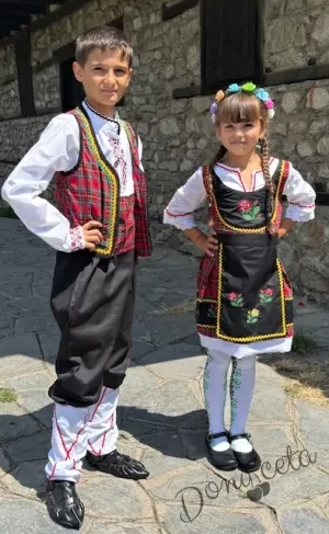 Дамска или детска народна носия за момиче 50- сукман с каре в червено, с престилка в черно с фолклорни/етно мотиви и 3/4 ръкав Карена