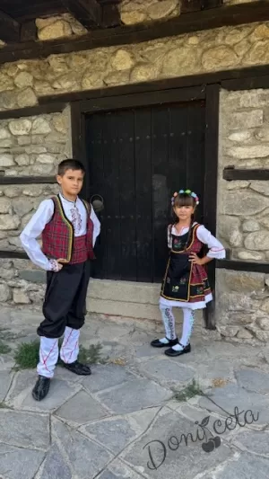 Дамска или детска народна носия за момиче 50- сукман с каре в червено, с престилка в черно с фолклорни/етно мотиви и 3/4 ръкав Карена