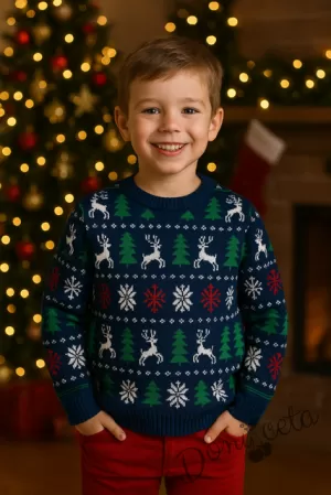 Коледен детски пуловер в тъмносиньо с еленчета и елхи