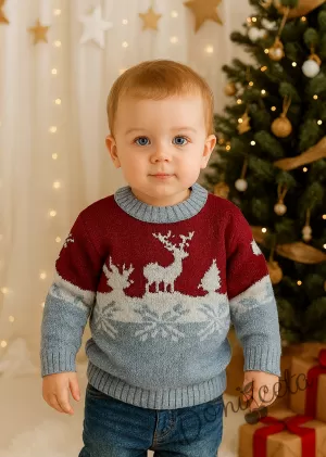 Плетен коледен пуловер с еленчета за момче