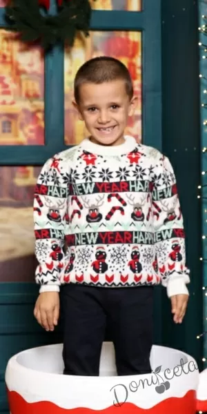 Детски коледен пуловер в бяло с коледни мотиви и надпис