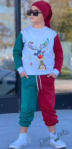 Коледен комплект за момче от блуза в бяло с елен,панталонки в червено и зелено и коледна шапка в червено