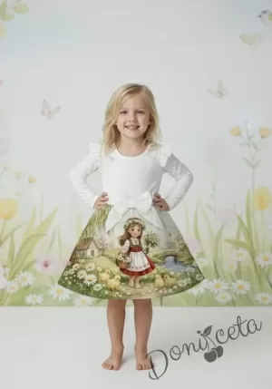 Детска рокля с дълъг ръкав в бяло с къдрички и панделка и с интересна картинка в долната част 