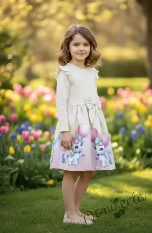 Детска рокля с дълъг ръкав в екрю с къдрички, панделка и еднорог с балони
