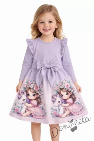 Детска рокля с дълъг ръкав в лилаво с къдрички, панделка и картинка на момиченце с еднорог