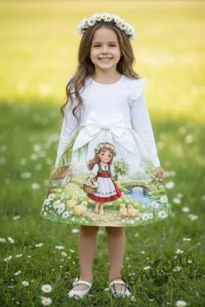 Детска рокля  в бяло с дълъг ръкав, къдричка и панделка и с интересна картинка в долната част Лазарка