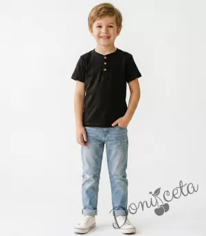 Детска блуза за момче в черно с къс ръкав и бежови копчета 