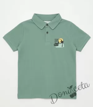 Детска блуза  за момче с къс ръкав и яка в масленозелено с щампа