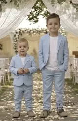 Спортно-елегантен комплект за момче от 3 части-тениска с къс ръкав в бяло, сако в светлосиньо и панталон в  светлосиньо