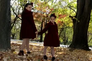 Комплект от официална детска рокля от дантела с дълъг ръкав и палто