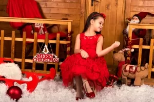 Официална детска рокля от бутикова дантела в червено
