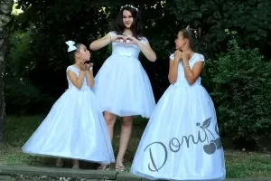 Официална дълга детска рокля с дантела и тюл в бяло с обръч и с къс ръкав
