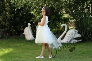 Официална/шаферска детска рокля Блага в екрю с тюл и шлейф с 3D пеперудки