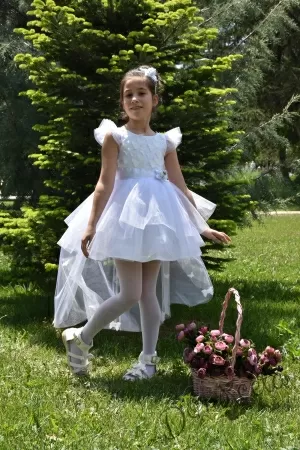 Официална детска рокля Ани в бяло с голяма панделка с 3D пеперуди и тюл