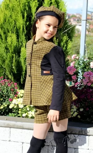 Комплект за момиче от къси панталони, манто и барета в горчица