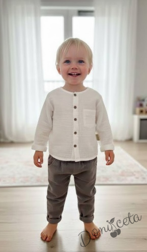 Комплект за момче от 2 части - риза с къс ръкав в бяло с  панталон в кафяво 