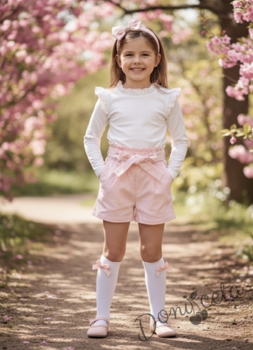 Комплект за момиче от къси панталони в розово и блуза в бяло с дълъг ръкав с къдрички обкрайчени в розово