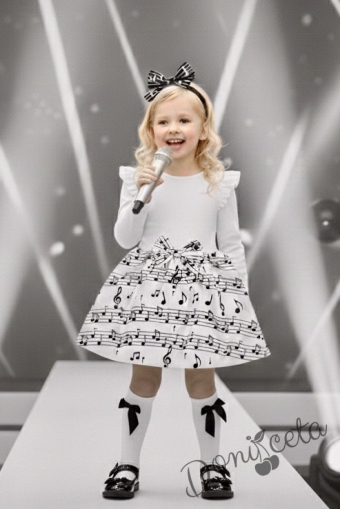 Детска рокля с дълъг ръкав в бяло с къдрички на ръкавите и ноти в долната част