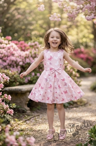 Детска рокля в нежен цвят с пеперуди тип клош 