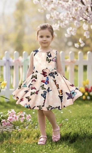 Детска рокля клош в прасковено с пеперуди 