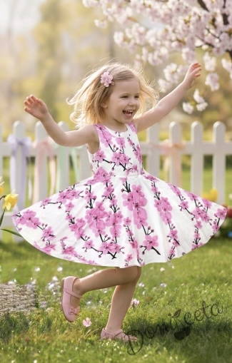 Детска памучна рокля в бяло на нежни орхидеи в розово тип клош 