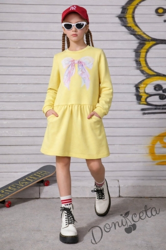Детска спортна рокля с дълъг ръкав в жълто с джобчета