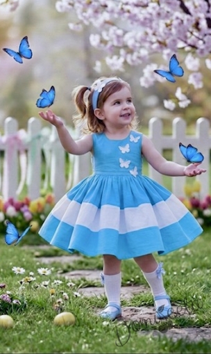 Детска рокля без ръкав в синьо и бяло с пеперуди в бяло 