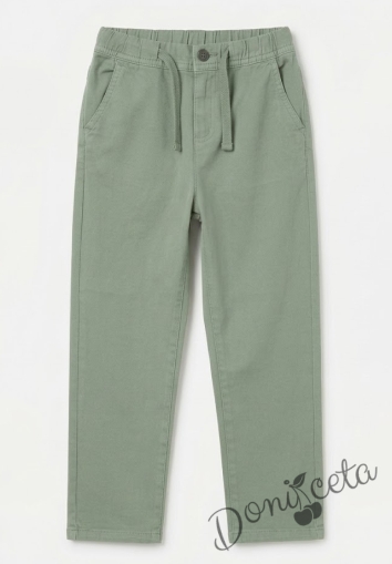 Детски спортно-елегантен панталон за момче в зелено с връзки и джобове