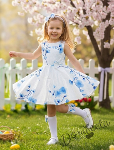 Детска рокля в бяло с нежни орхидеи в светлосиньо клош  Вилина