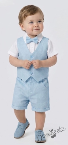 Летен комплект за момче в синьо от къси панталонки тип гащеризон, елек, папийонка и ризка в бяло с къс ръкав