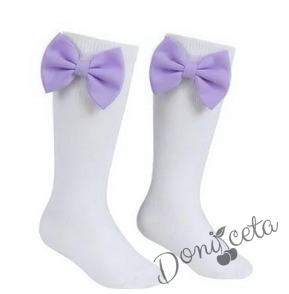 Детски чорапи в бяло до коляното с лилави панделки 
