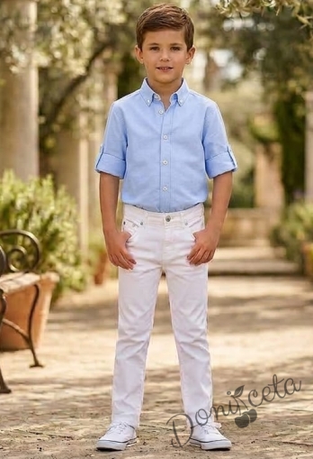 Комплект за момче състоящ се от бял панталон и риза в светлосин цвят 