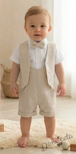 Летен комплект за момче в бежово от къси панталонки тип гащеризон, елек, папийонка и ризка в бяло с къс ръкав
