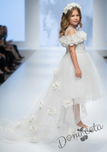 Официална детска рокля с шлейф с тюл и цветя в бяло 