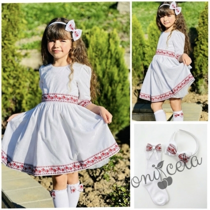 Комплект от детска рокля с дълъг ръкав в бяло с ширит с червени розички и фолклорни етно мотиви, диадема и чорапки