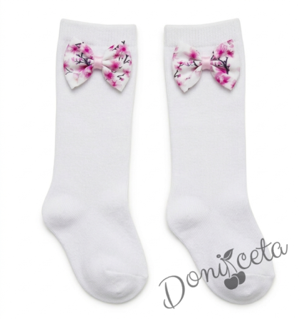 Детски чорапи в бяло до коляното с панделки в розово с орхидеи