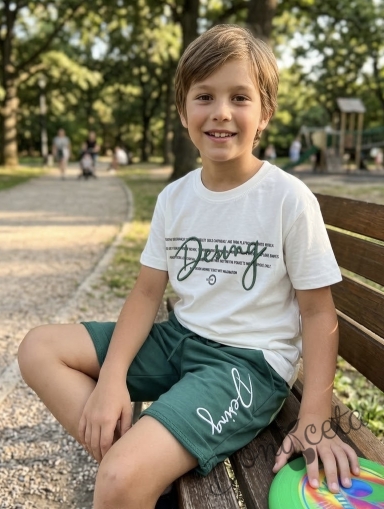 Комплект за момче от 2 части - тениска с надпис и къси панталони в маслиново зелен цвят