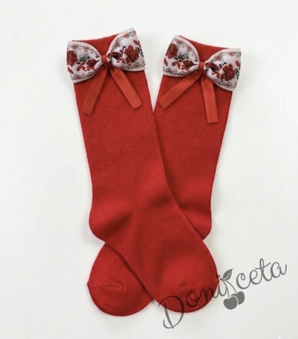 Ръчно изработени чорапи с фолклкорни/етно мотиви в червено