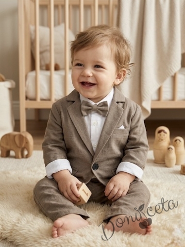 Бебешки тънък костюм от 4 части за момче-сако в кафяво, боди-риза в бяло и панталон в кафяво и папийонка