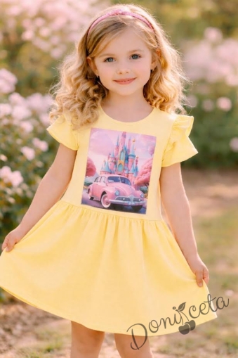 Детска ежедневна рокля с къс ръкав в жълто с щампа и къдрички на рамената