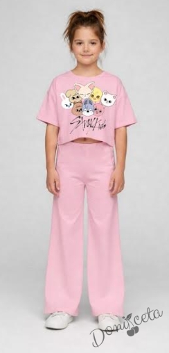 Интересен комплект за момиче от блузка с къс ръкав в розово с герои и панталон с широки крачоли