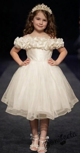 Официална детска рокля с шлейф с тюл и цветя в eкрю