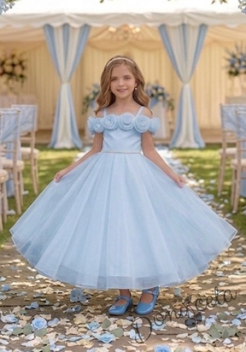 Дълга официална детска рокля Вяра с деколте декорирано с обемни 3D рози в светлосиньо