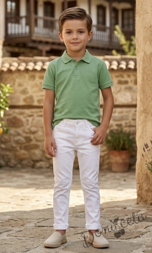 Комплект за момче от 2 части тениска с яка в зелено и бял панталон, подходящ и за ученическа униформа 