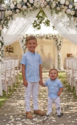 Летен комплект за момче от риза с къс ръкав в светлосиньо и дълъг панталон в бяло